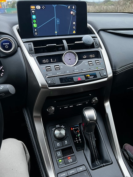 Lexus NX300h 9 of 11