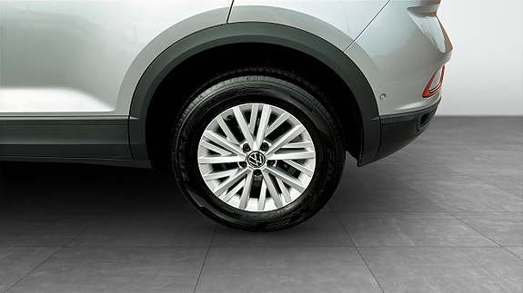 Volkswagen T-Roc 6 of 15