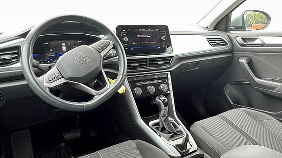 Volkswagen T-Roc 10 of 15