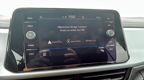 Volkswagen T-Roc 14 of 15