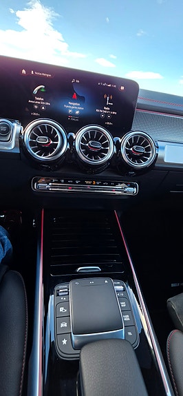 Mercedes-Benz EQB350 7 of 10