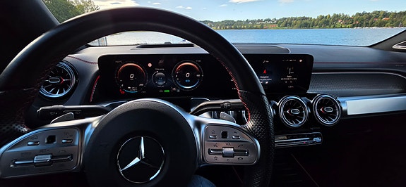 Mercedes-Benz EQB350 6 of 10