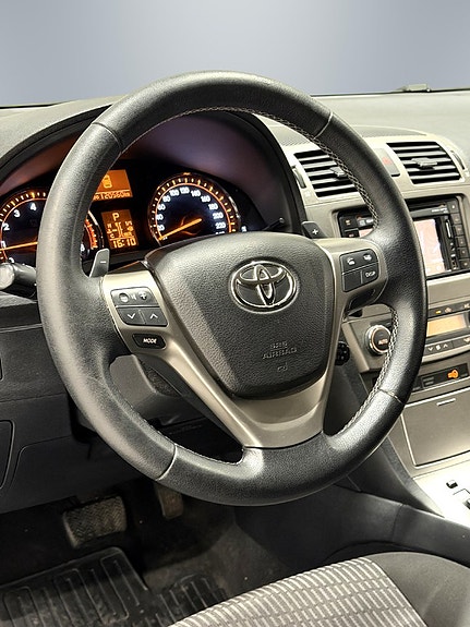 Toyota Avensis 12 of 24