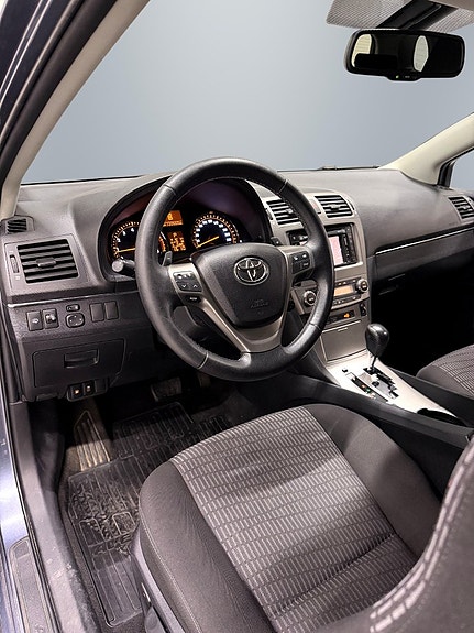 Toyota Avensis 11 of 24