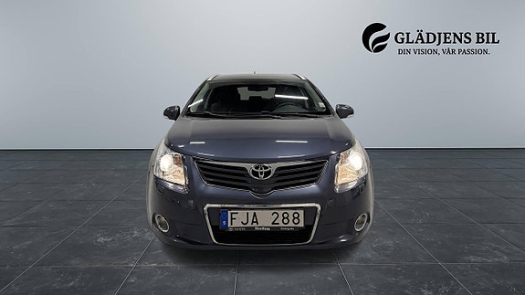 Toyota Avensis 2 of 24