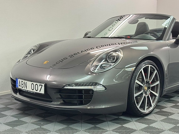 Porsche 911 4 of 18