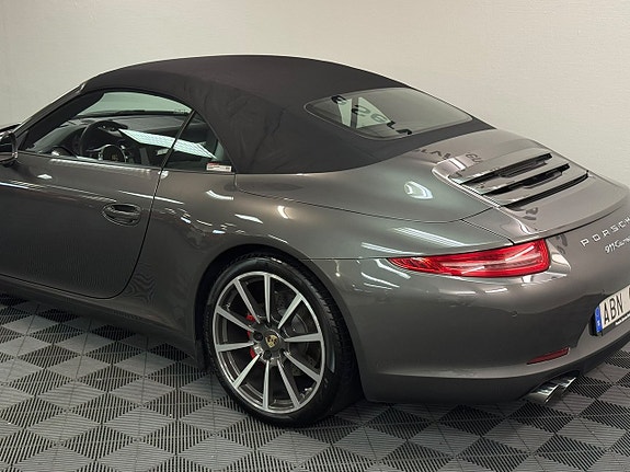 Porsche 911 3 of 18