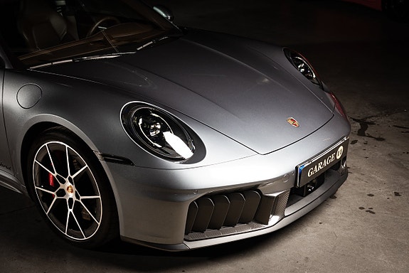 Porsche 992 10 of 28