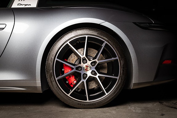 Porsche 992 27 of 28