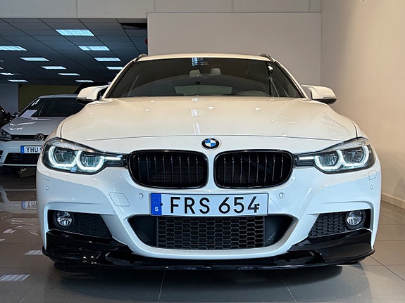 BMW 320i 2 of 10