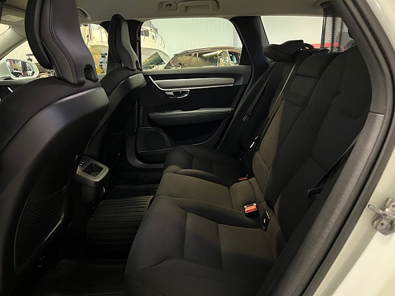 Volvo V90 17 of 28