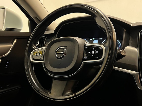 Volvo V90 22 of 28