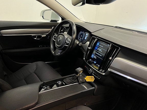Volvo V90 24 of 28