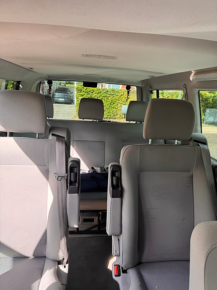 Volkswagen Multivan 4 of 6