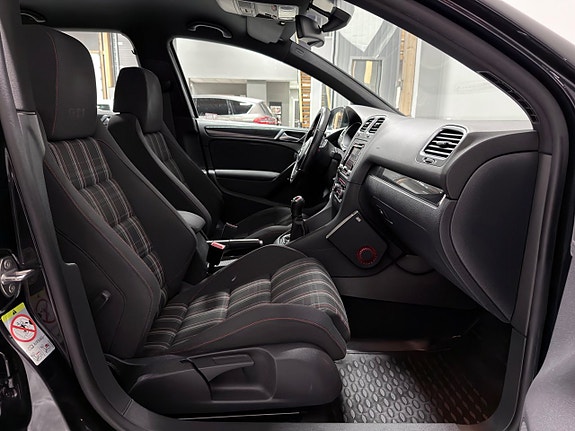 Volkswagen Golf I 19 of 22