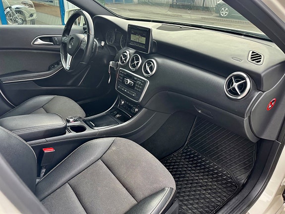 Mercedes-Benz A180 7 of 11