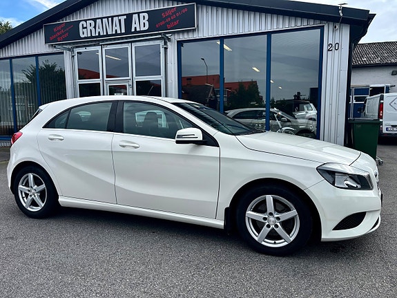 Mercedes-Benz A180 2 of 11