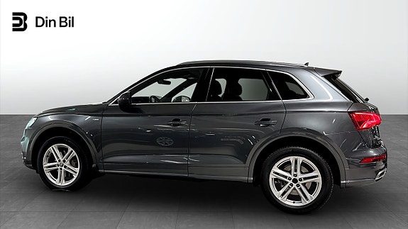 Audi Q5 2 of 17