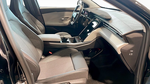 Ford Explorer 3 of 9