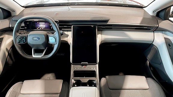 Ford Explorer 4 of 9