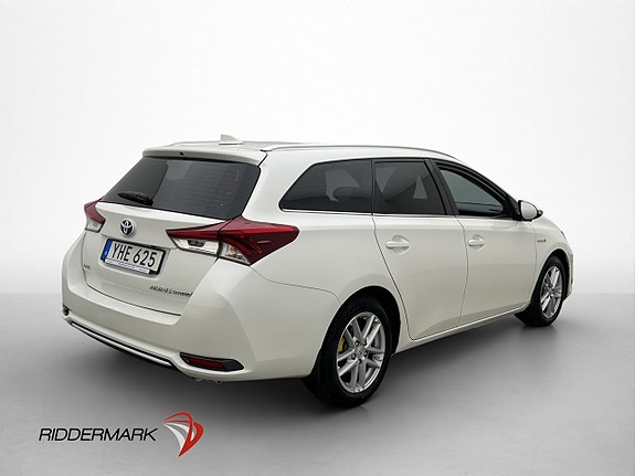 Toyota Auris 8 of 30
