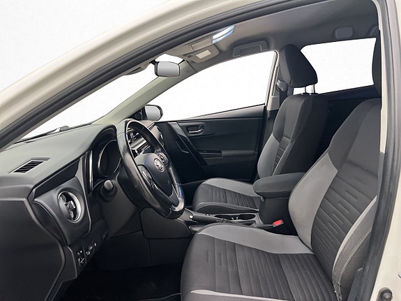 Toyota Auris 11 of 30