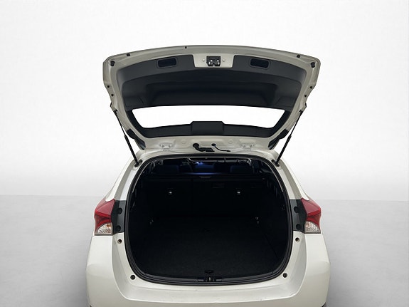 Toyota Auris 27 of 30