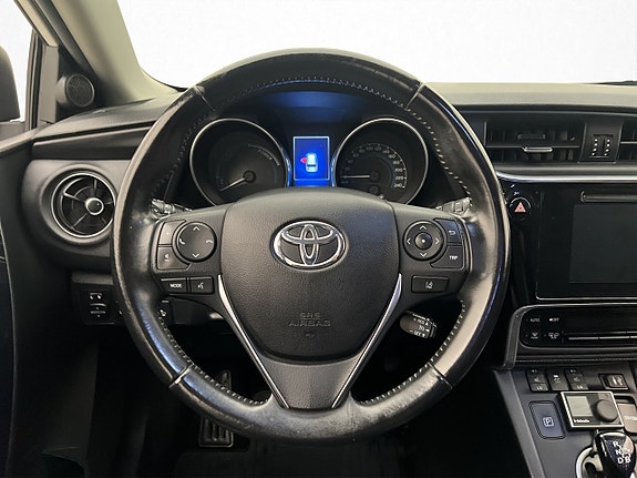 Toyota Auris 13 of 30