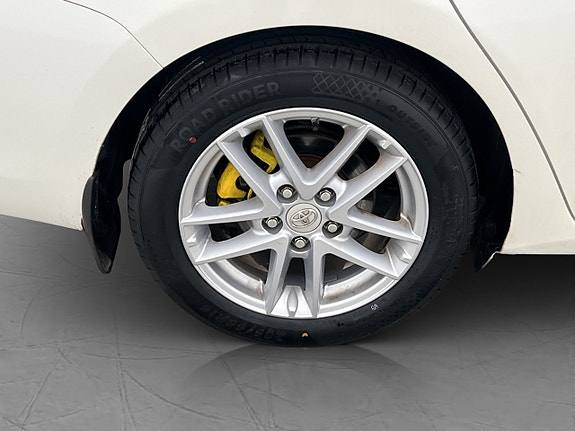 Toyota Auris 28 of 30
