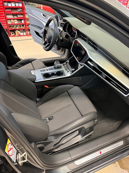 Audi A6 4 of 5