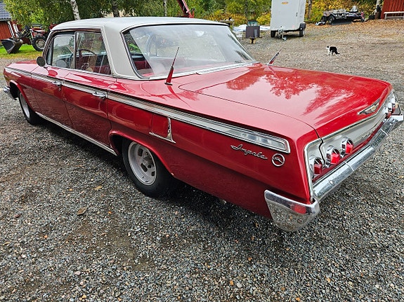 Chevrolet Impala 4 of 12