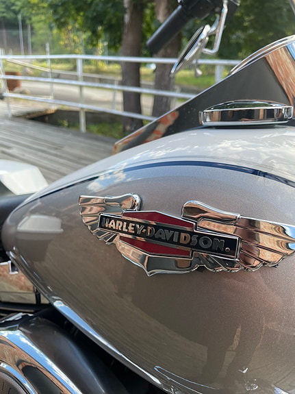 Harley-Davidson Softail Deluxe 4 of 6