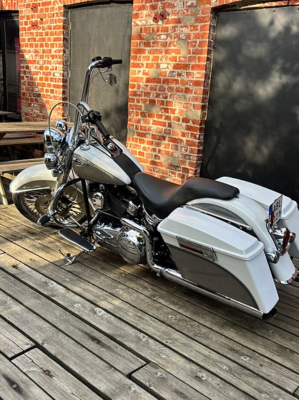 Harley-Davidson Softail Deluxe 2 of 6