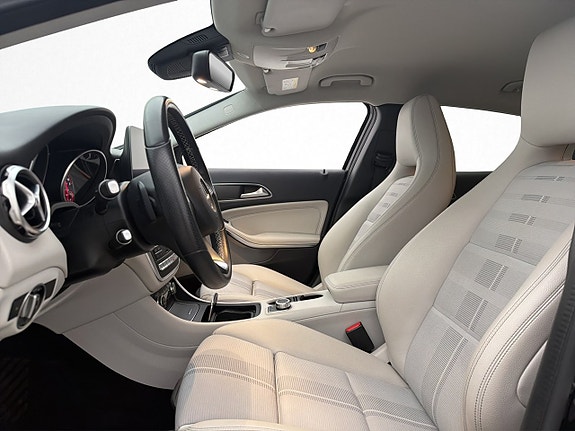 Mercedes-Benz GLA220 d 11 of 30