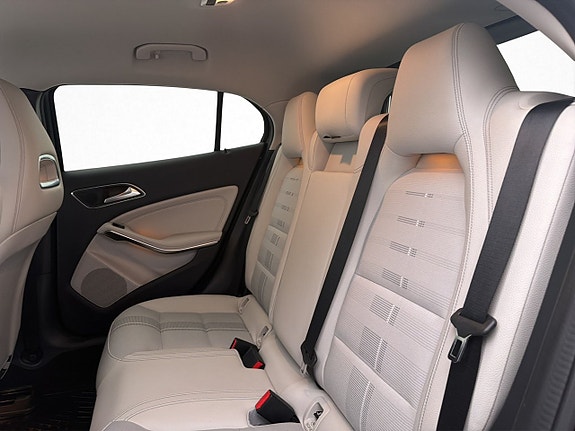 Mercedes-Benz GLA220 d 26 of 30