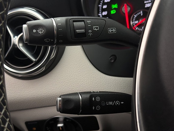 Mercedes-Benz GLA220 d 14 of 30