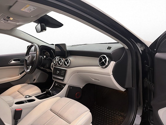 Mercedes-Benz GLA220 d 25 of 30