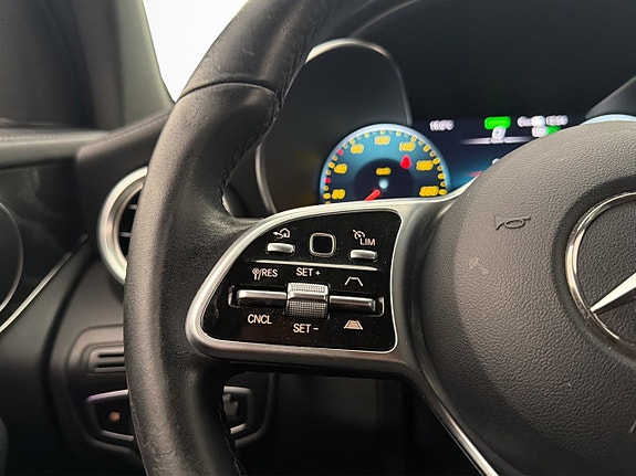 Mercedes-Benz GLC300 e 16 of 28