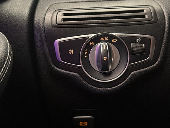 Mercedes-Benz GLC300 e 26 of 28