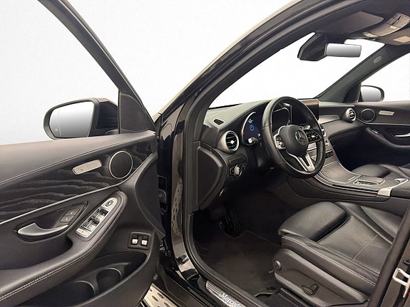 Mercedes-Benz GLC300 e 8 of 28