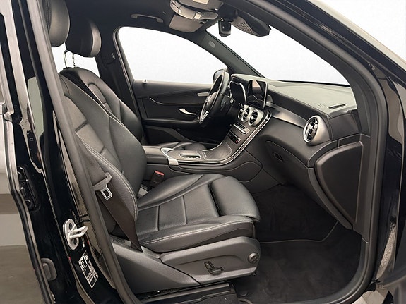 Mercedes-Benz GLC300 e 11 of 28