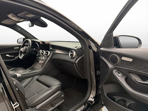 Mercedes-Benz GLC300 e 12 of 28