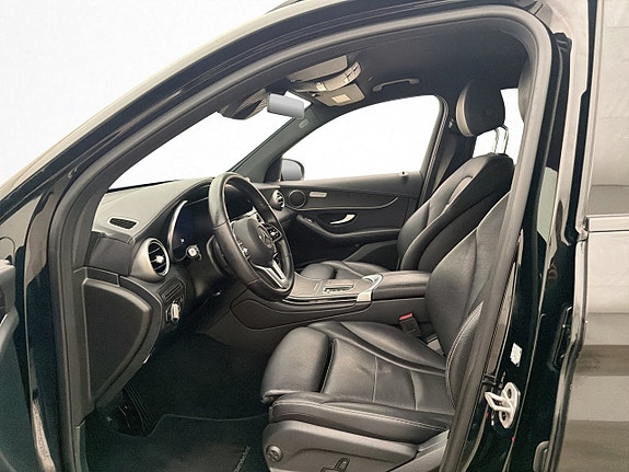 Mercedes-Benz GLC300 e 9 of 28