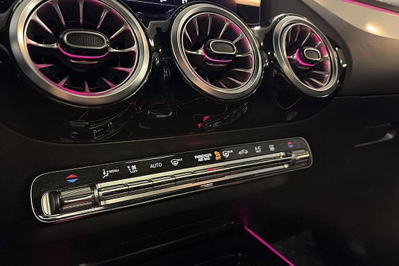 Mercedes-Benz GLA250 e 17 of 22
