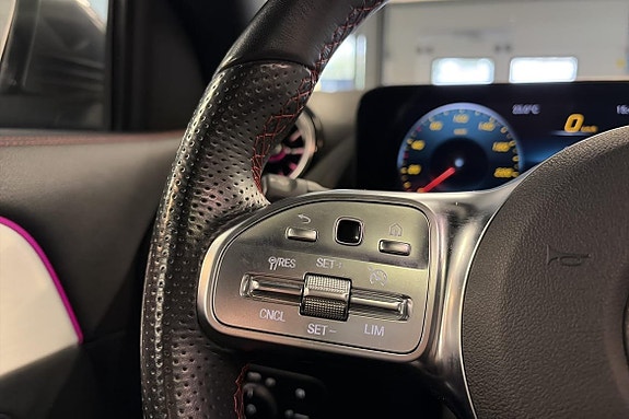 Mercedes-Benz GLA250 e 13 of 22