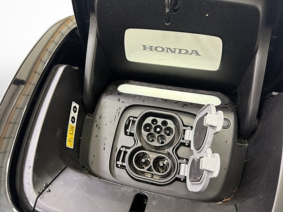 Honda e 10 of 30