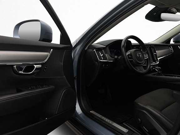 Volvo V90 Cross Country 11 of 30