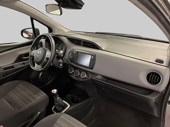 Toyota Yaris 9 of 18