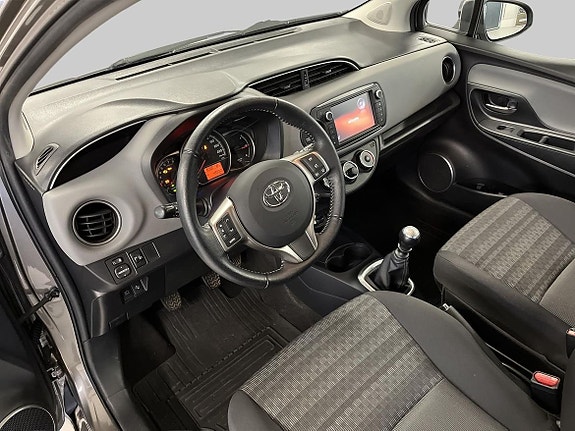 Toyota Yaris 13 of 18