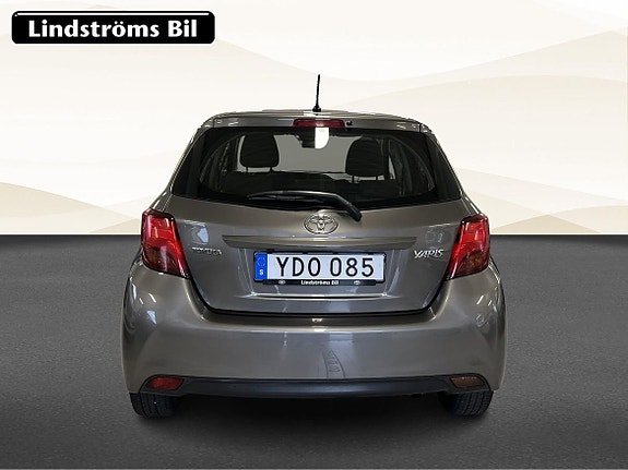 Toyota Yaris 7 of 18